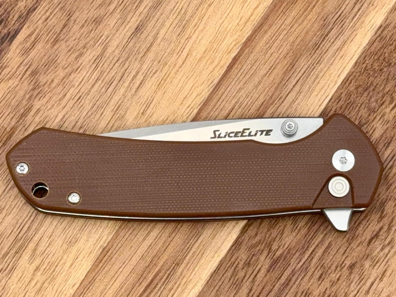 Closed view of a SliceElite folding pocket knife
